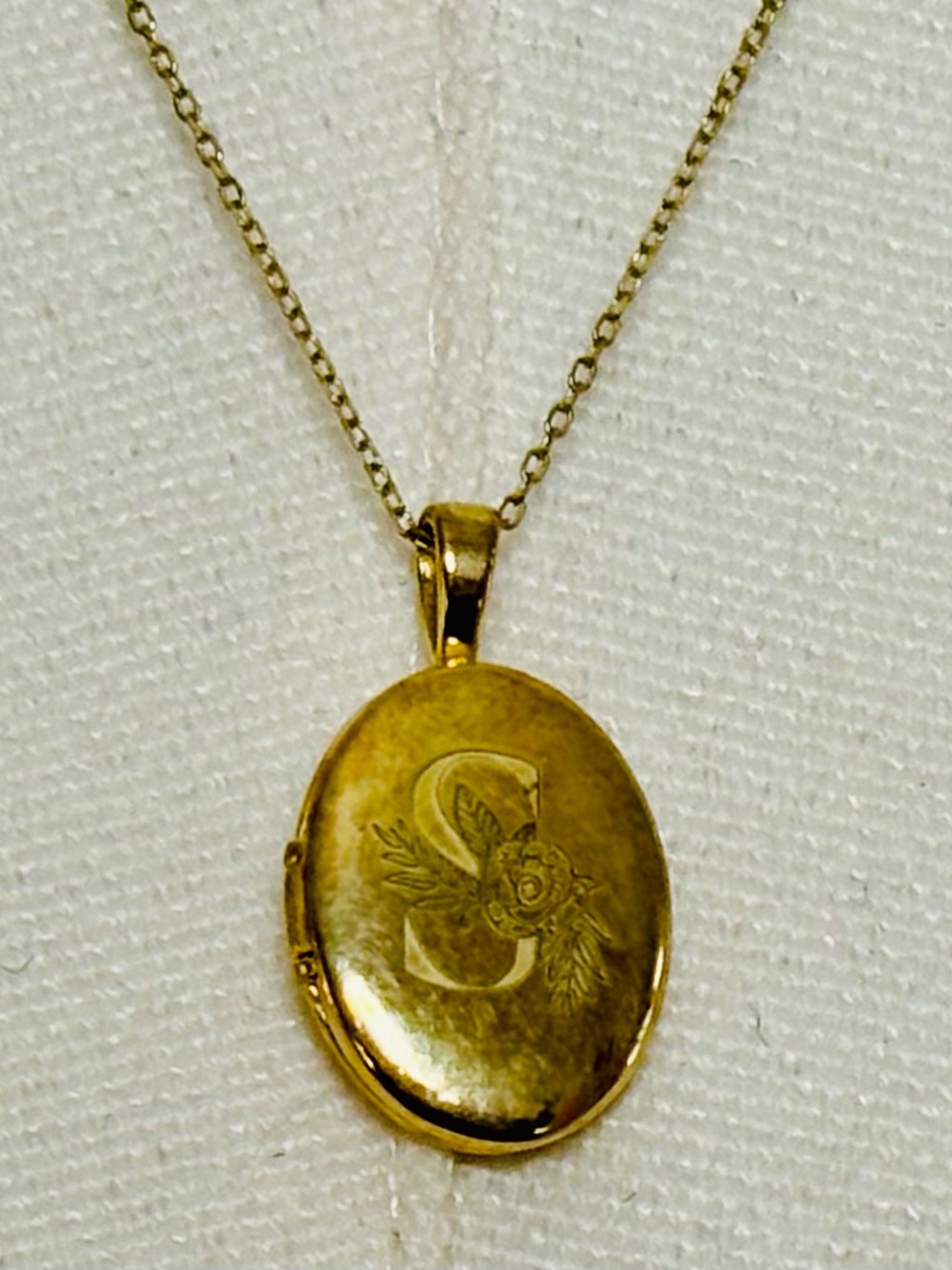925 Sterling Silver Gold-Plated Oval Initial 'S' Locket Necklace